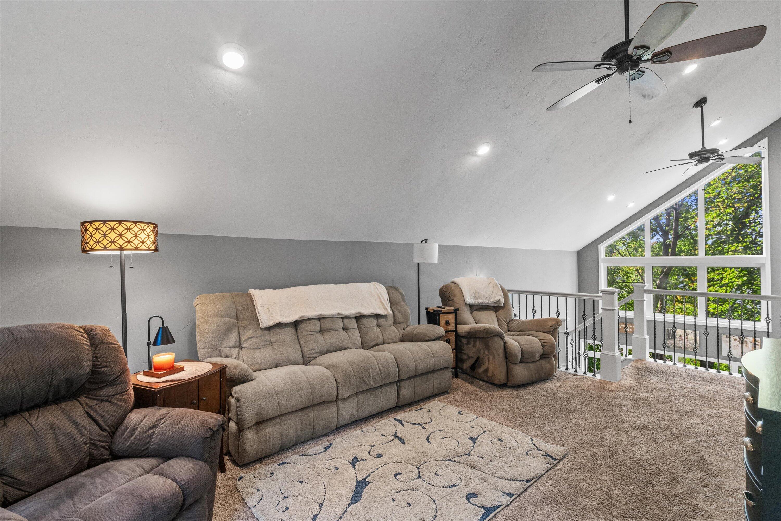 N9254 East Shore Road East Troy, WI 53120 - Photo 17 of 42 17-Spacious Family Room