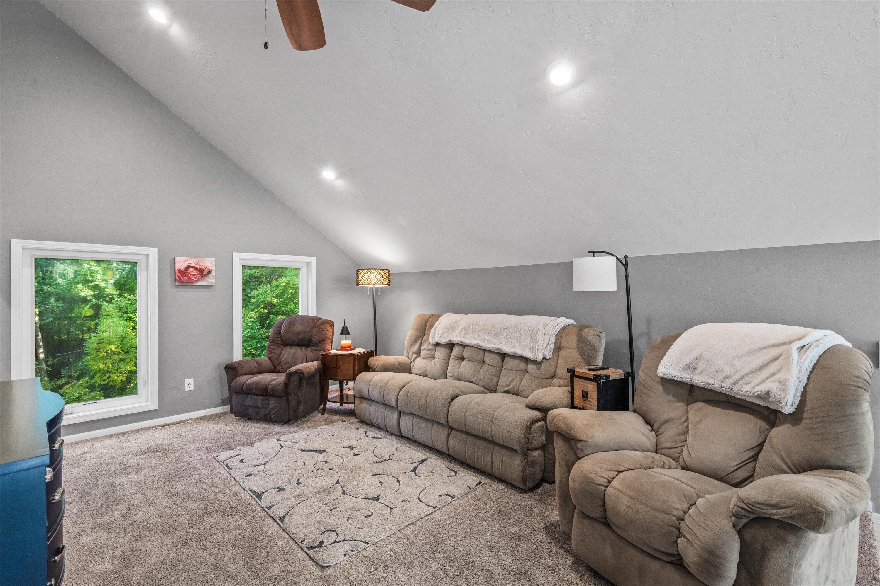 N9254 East Shore Road East Troy, WI 53120 - Photo 18 of 42 18-Family Room