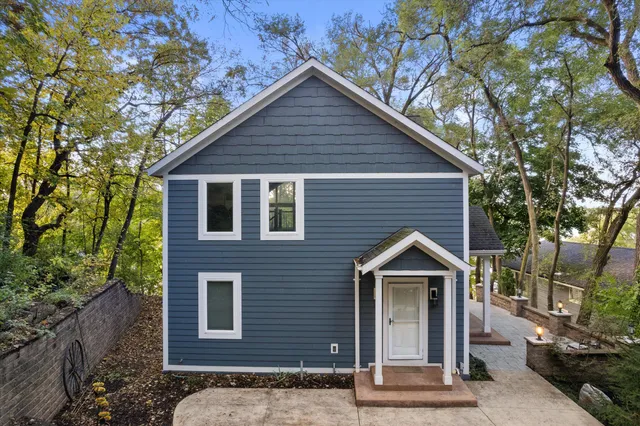 $999,900 | N9254 East Shore Road, East Troy, WI 53120