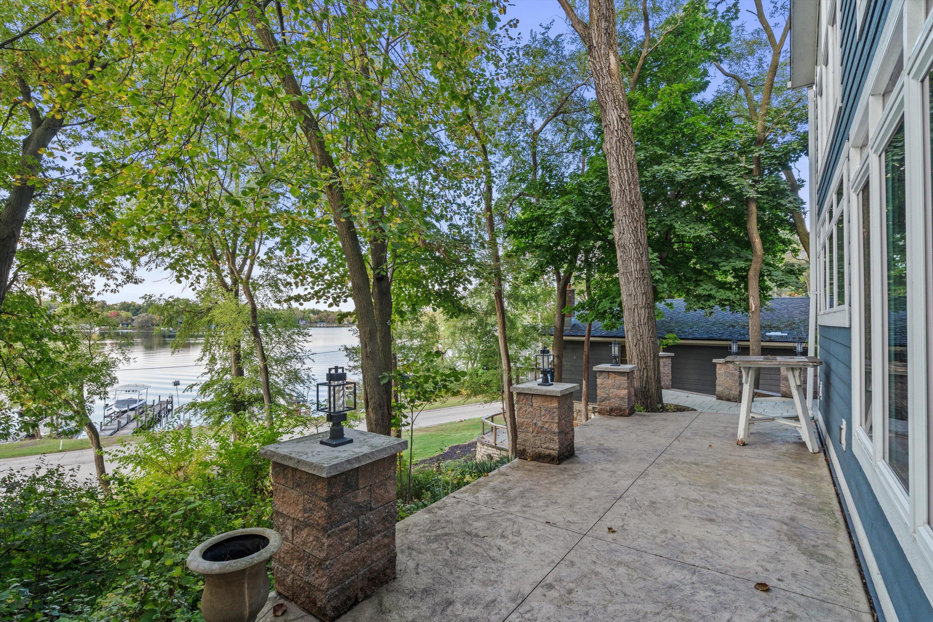 N9254 East Shore Road East Troy, WI 53120 - Photo 36 of 42 36-Decorative Pillars