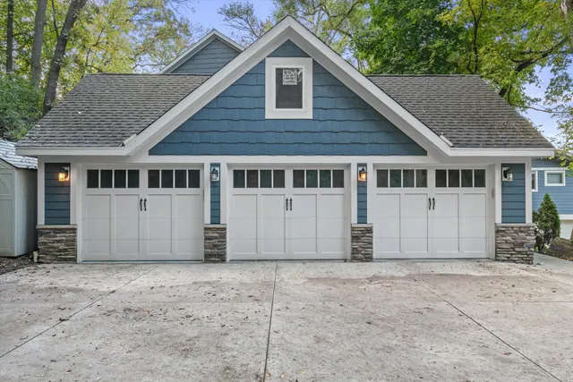 $999,900 | N9254 East Shore Road, East Troy, WI 53120