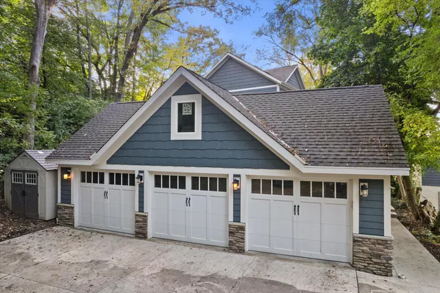 $999,900 | N9254 East Shore Road, East Troy, WI 53120