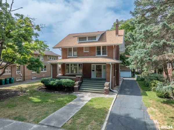 $145,000 | 1030 North Cedar Street, Galesburg, IL 61401