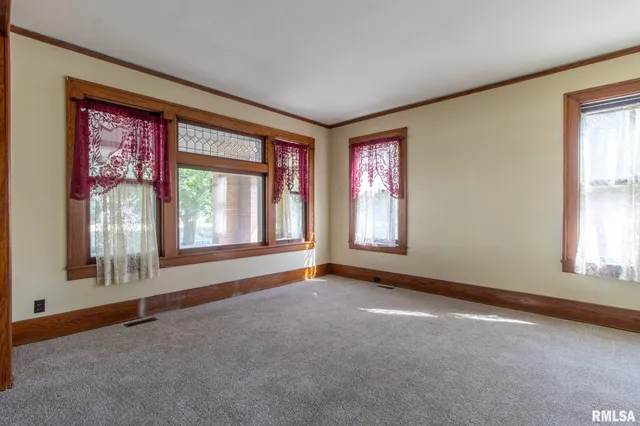 $162,900 | 1030 North Cedar Street, Galesburg, IL 61401