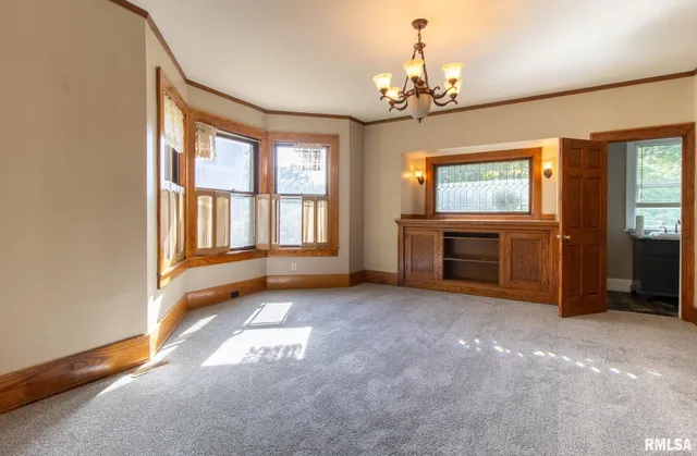 $162,900 | 1030 North Cedar Street, Galesburg, IL 61401