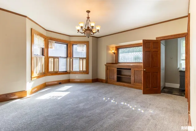 $162,900 | 1030 North Cedar Street, Galesburg, IL 61401