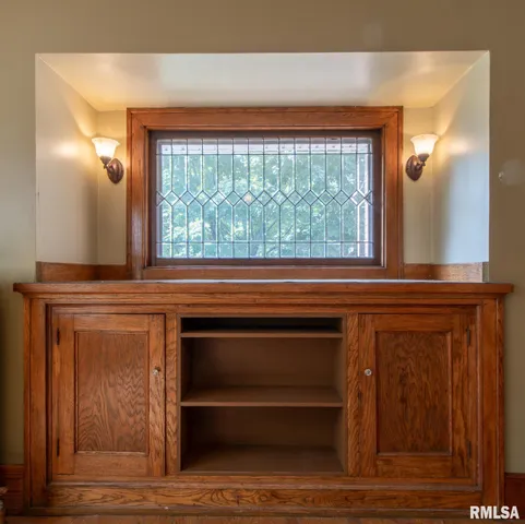 $162,900 | 1030 North Cedar Street, Galesburg, IL 61401