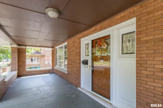 $162,900 | 1030 North Cedar Street, Galesburg, IL 61401