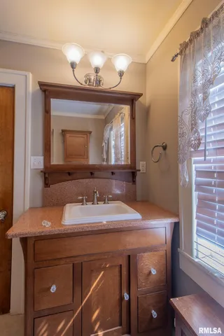 $162,900 | 1030 North Cedar Street, Galesburg, IL 61401