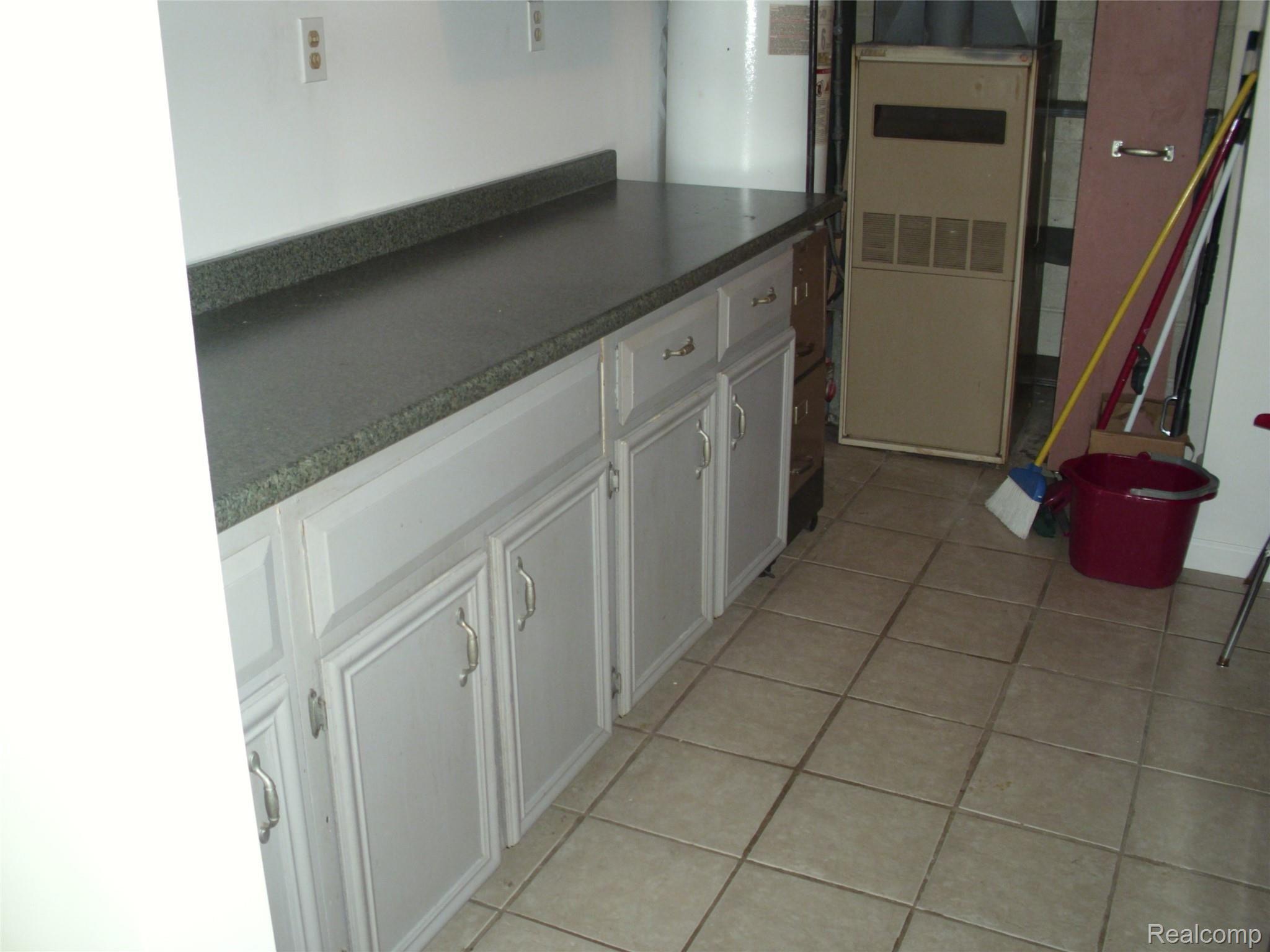 8651 Harding Street Center Line, MI 48015 - Photo 15 of 43 DSCI3162.JPG