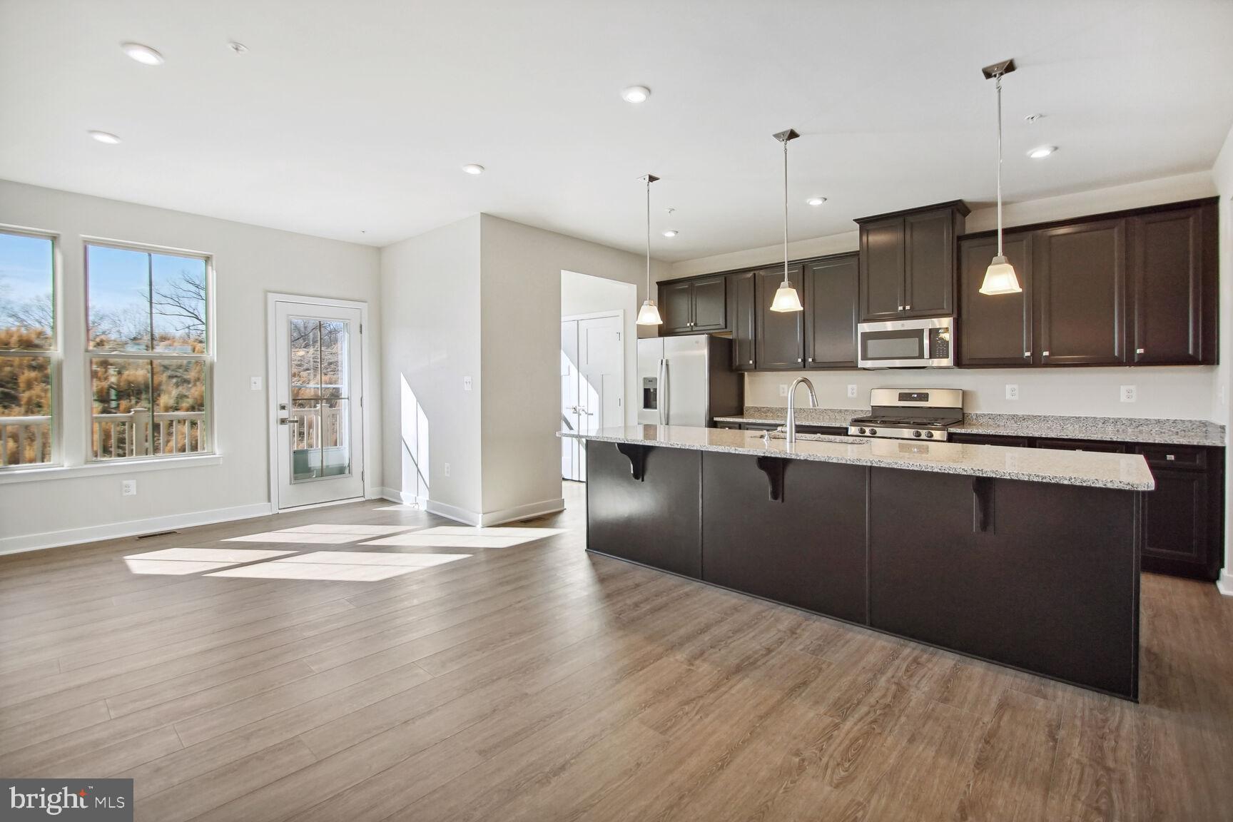KITCHEN & DINING AREA