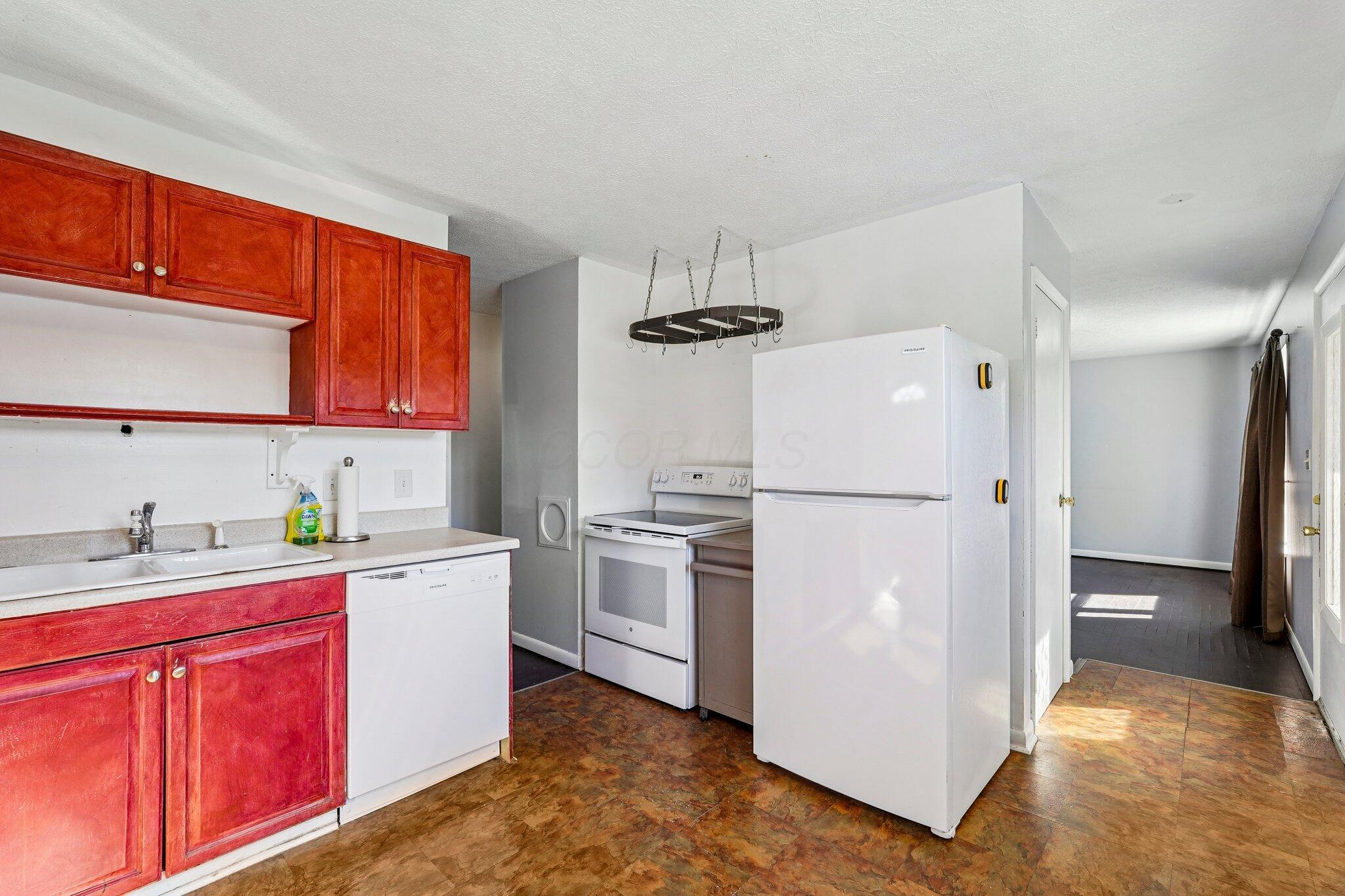 568 Glendora Road Columbus, OH 43207 - Photo 11 of 35 Kitchen