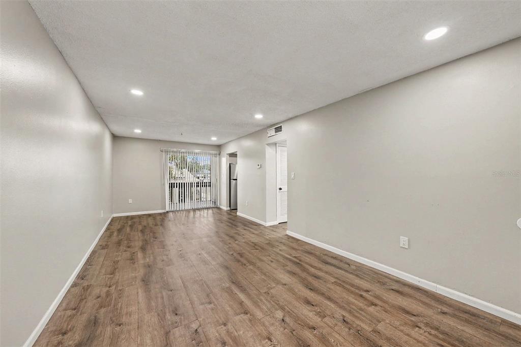 9208 North Connechusett Road, Unit D Tampa, FL 33617 - Photo 5 of 28