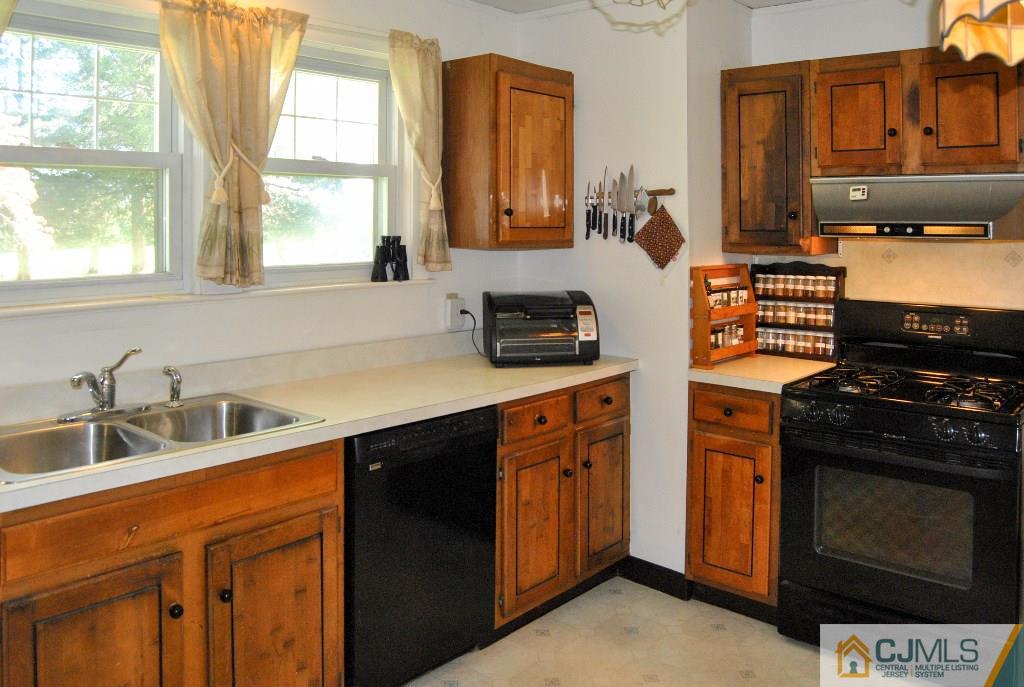 280 Georges Road Dayton, NJ 08810 - Photo 4 of 15 Gallery Image 4