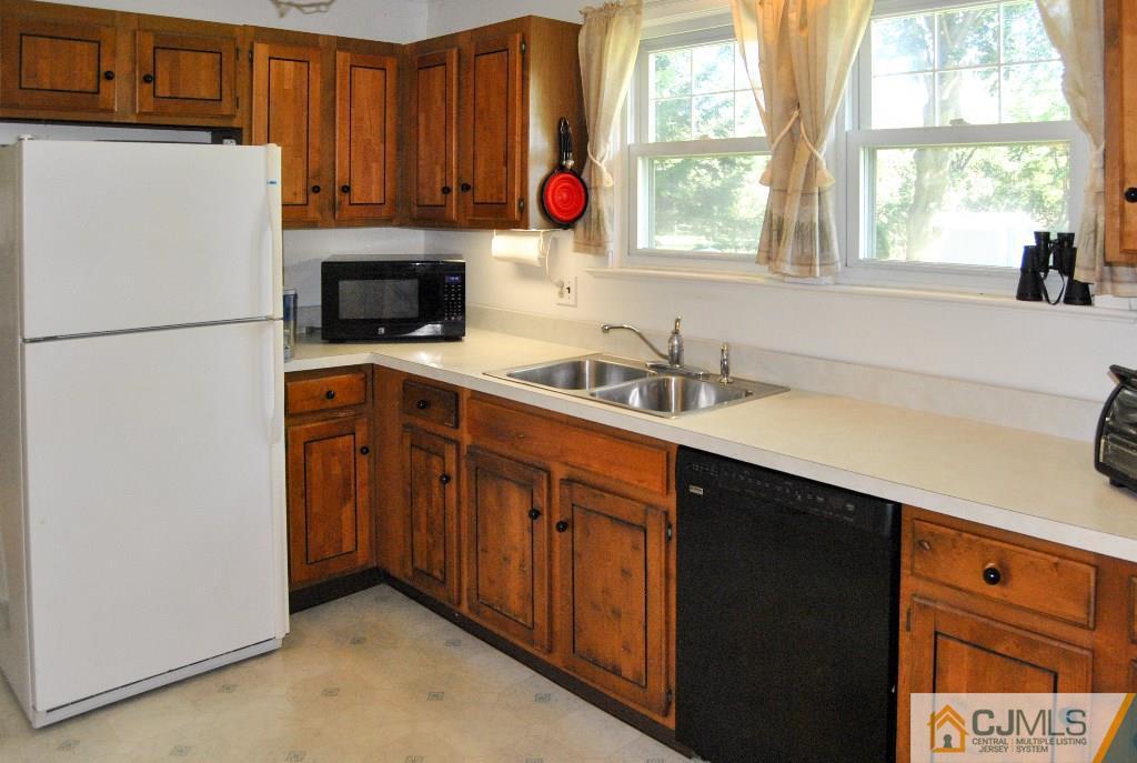 280 Georges Road Dayton, NJ 08810 - Photo 5 of 15 Gallery Image 5