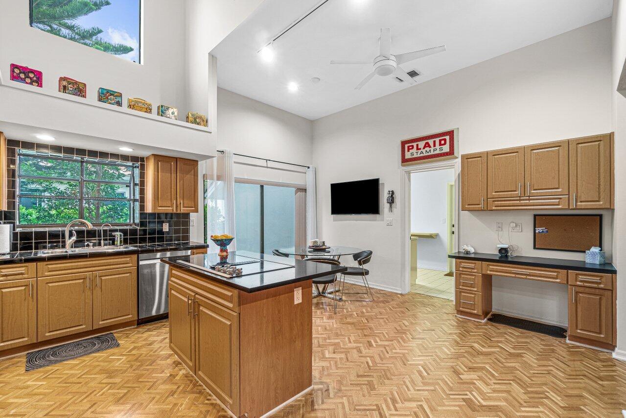 4295 Bocaire Boulevard Boca Raton, FL 33487 - Photo 15 of 37 015-4295BocaireBoulevard-BocaRaton-FL-33
