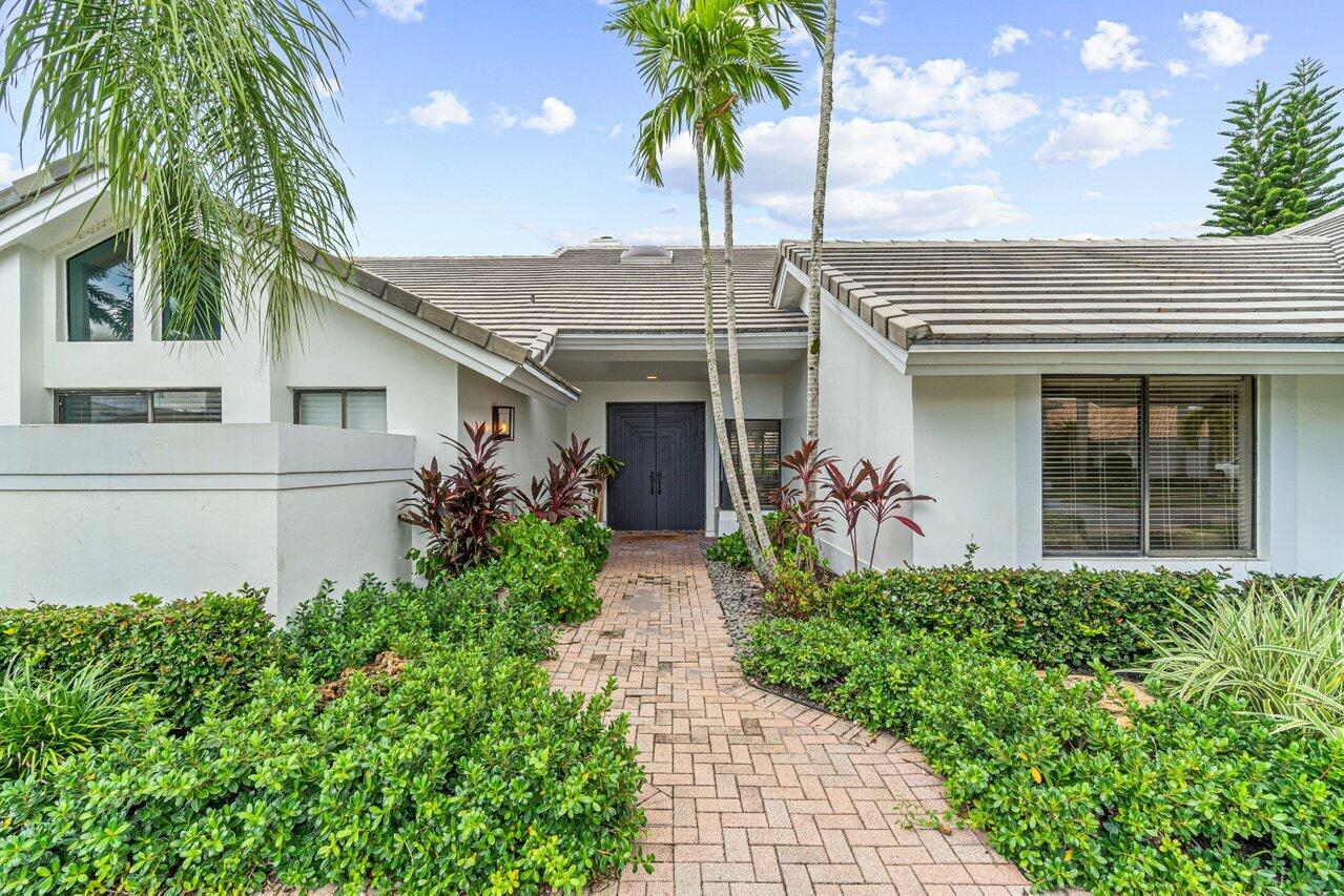 4295 Bocaire Boulevard Boca Raton, FL 33487 - Photo 4 of 37 004-4295BocaireBoulevard-BocaRaton-FL-33