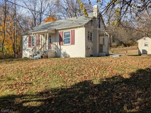 $349,900 | 182 Highway 31, Hampton, NJ 08827