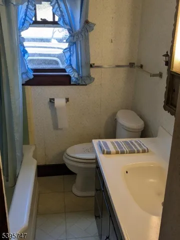 $349,900 | 182 Highway 31, Hampton, NJ 08827