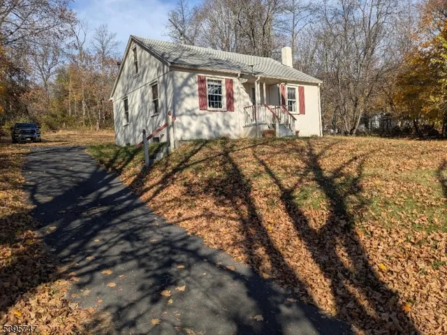 $349,900 | 182 Highway 31, Hampton, NJ 08827