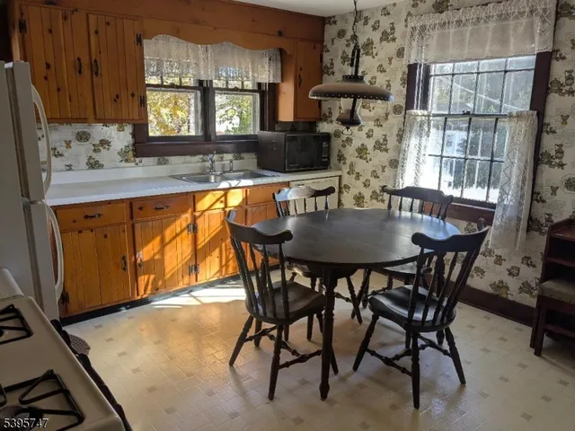 $349,900 | 182 Highway 31, Hampton, NJ 08827