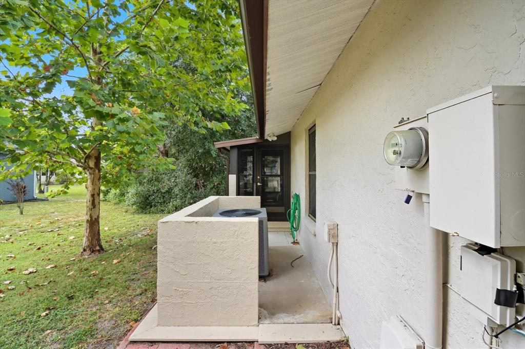 25 Jamaica Street Homosassa, FL 34446 - Photo 46 of 49 a backyard of a house with table and chairs