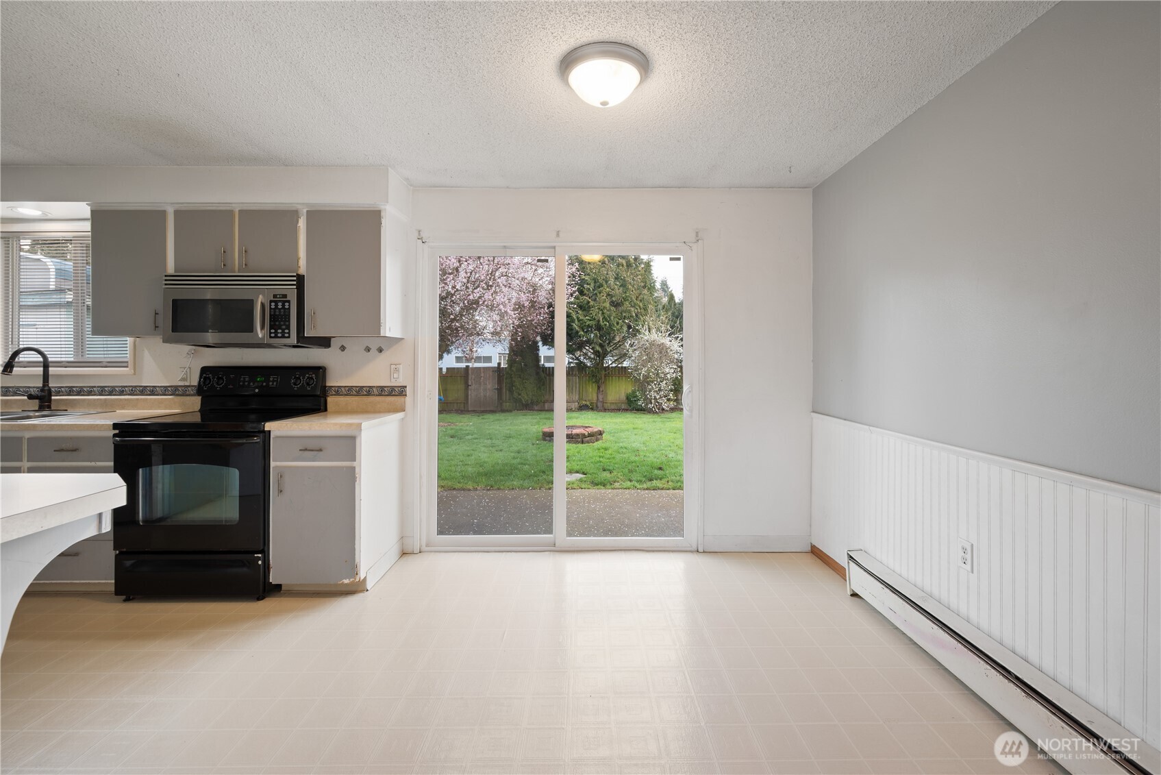 359 Douglas Street Longview, WA 98632 - Photo 14 of 30