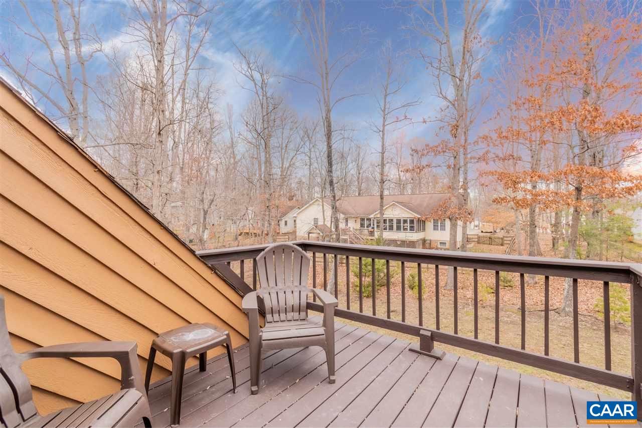 33 Oak Grove Road Palmyra, VA 22963 - Photo 32 of 42 a view of balcony with wooden floor and bench