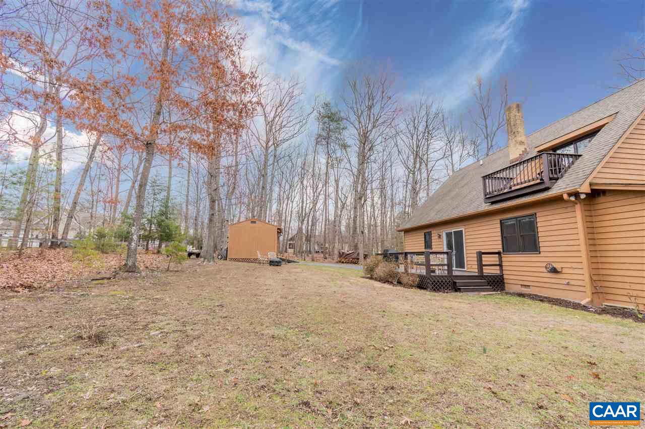 33 Oak Grove Road Palmyra, VA 22963 - Photo 4 of 42 a backyard of a house with oven and a stove