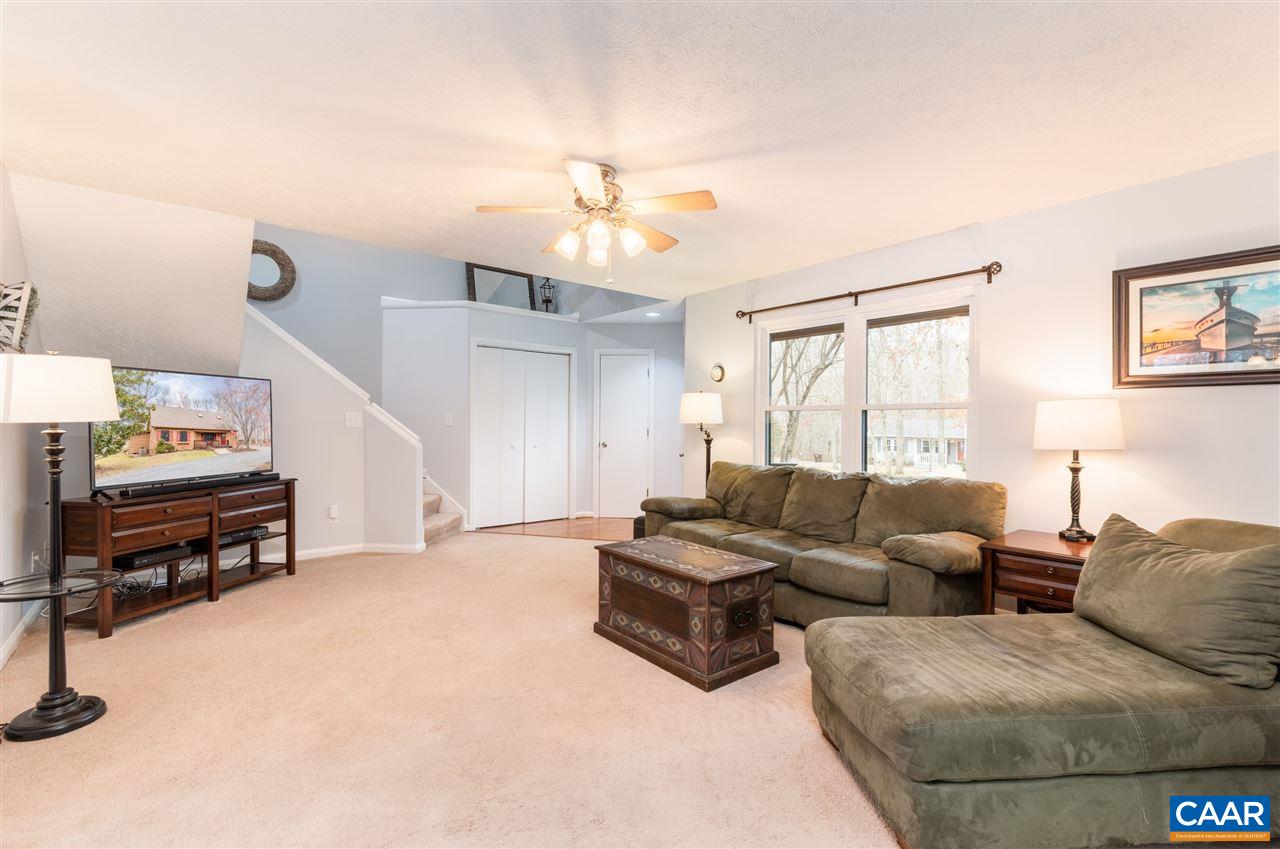 33 Oak Grove Road Palmyra, VA 22963 - Photo 7 of 42 a living room with furniture and a lamp