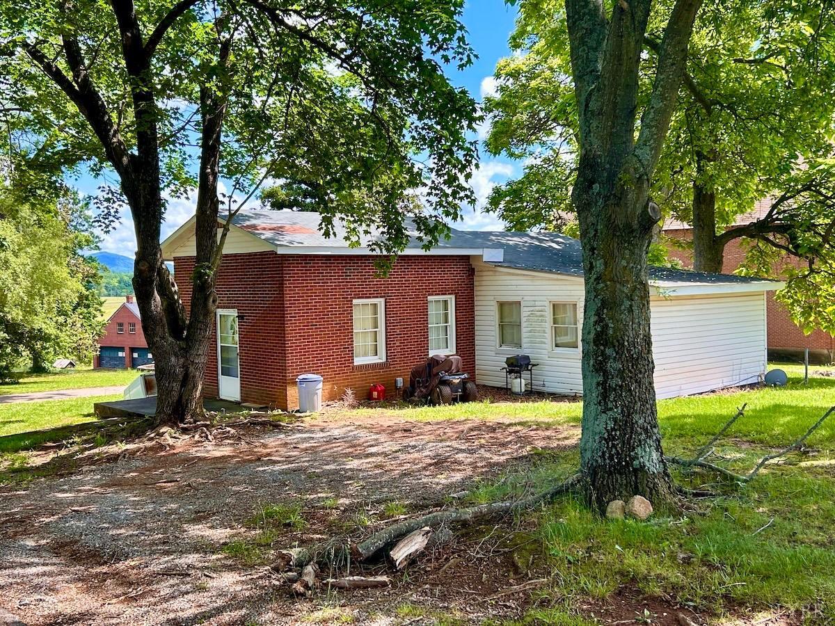 127 Albert Farm Road Monroe, VA 24574 - Photo 59 of 98 a front view of house with yard and trees