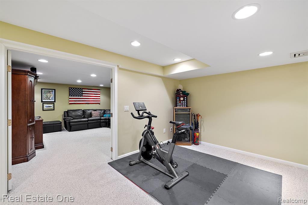 1276 Pembroke Drive Rochester Hills, MI 48307 - Photo 32 of 49