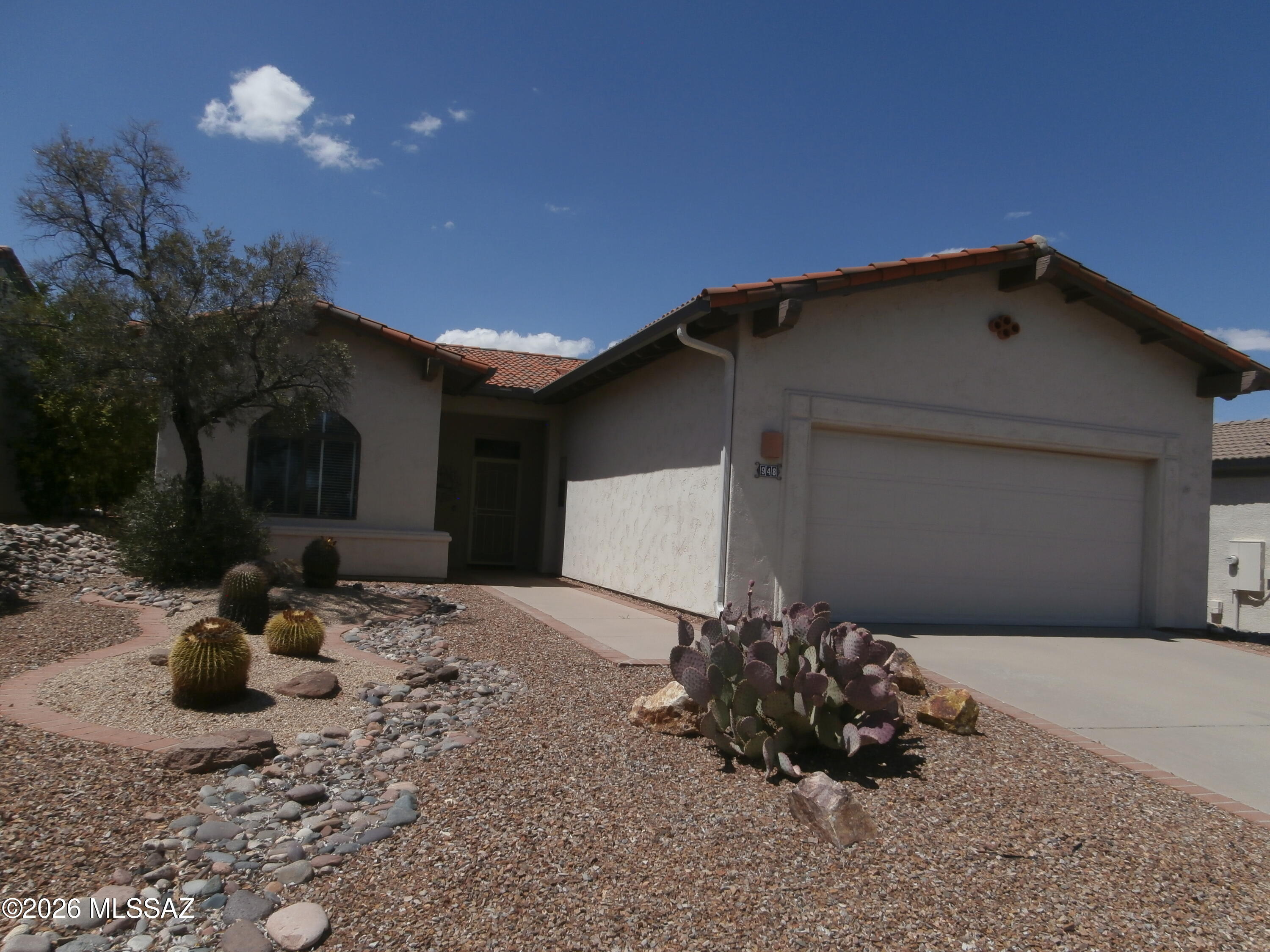 948 West Ashworth Road Green Valley, AZ 85614 - Photo 2 of 21 Front View of Home