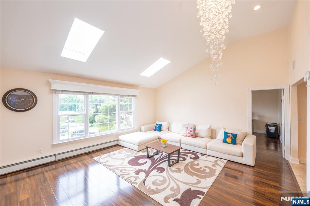 12 Rene Court Wayne, NJ 07470 - Photo 11 of 33