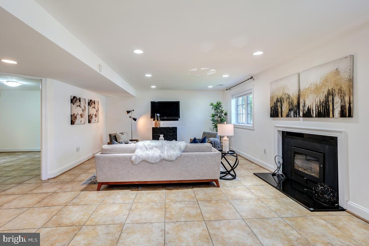 9607 Singleton Drive Bethesda, MD 20817 - Photo 53 of 63