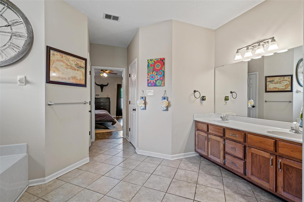 789 Timber Ridge Drive Collierville, TN 38017 - Photo 15 of 25 His and her closets!