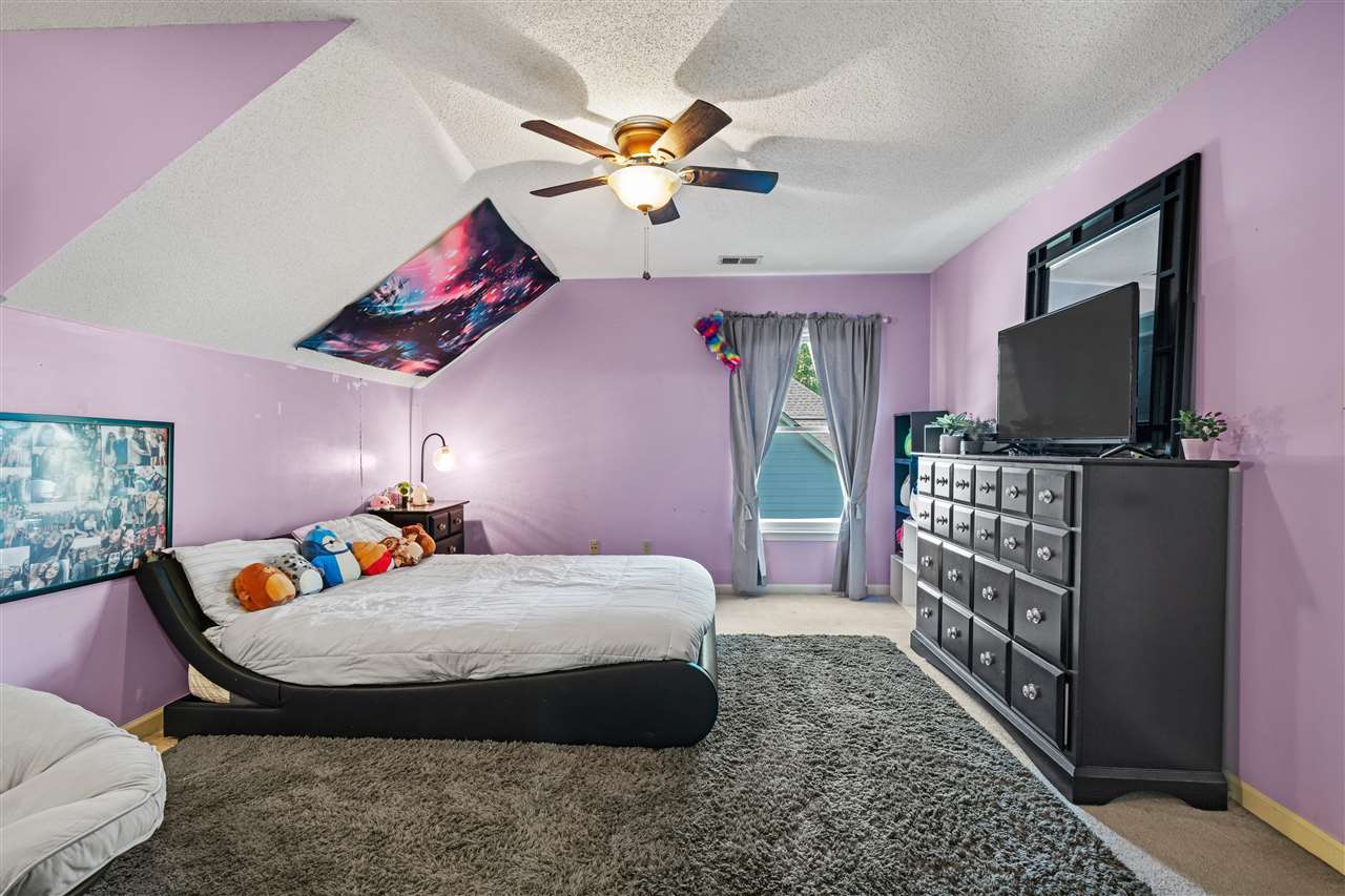 789 Timber Ridge Drive Collierville, TN 38017 - Photo 17 of 25 Very large bedroom with a walk-in closet.