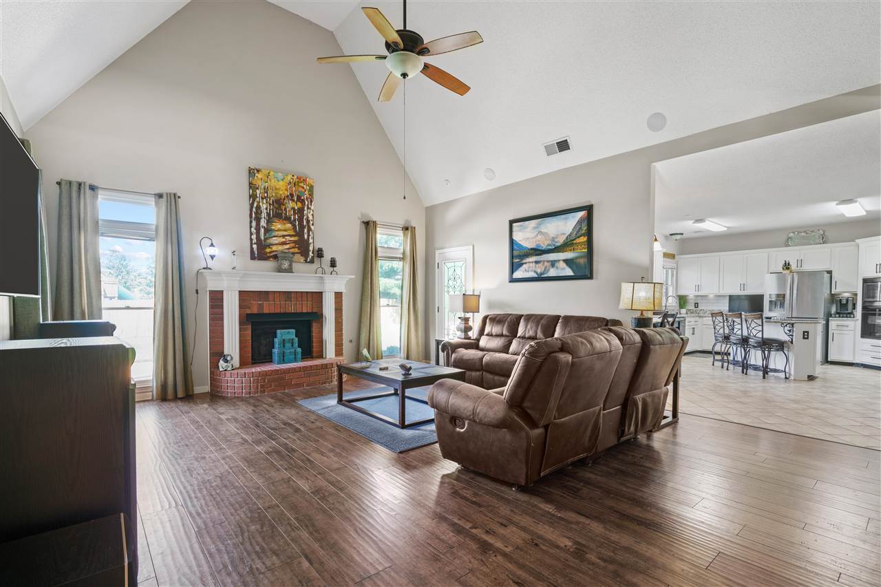 789 Timber Ridge Drive Collierville, TN 38017 - Photo 5 of 25 Living room is open to the kitchen