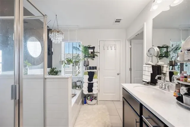 a very nice looking room with a big room