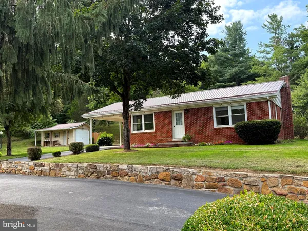 $224,000 | 7 Circle Drive, Petersburg, WV 26847
