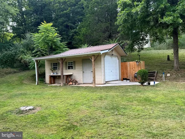 $224,000 | 7 Circle Drive, Petersburg, WV 26847