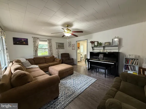 $224,000 | 7 Circle Drive, Petersburg, WV 26847