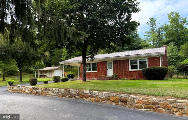 $224,000 | 7 Circle Drive, Petersburg, WV 26847
