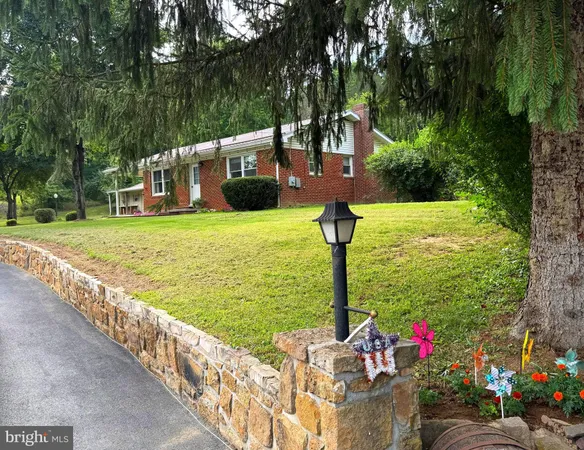 $224,000 | 7 Circle Drive, Petersburg, WV 26847