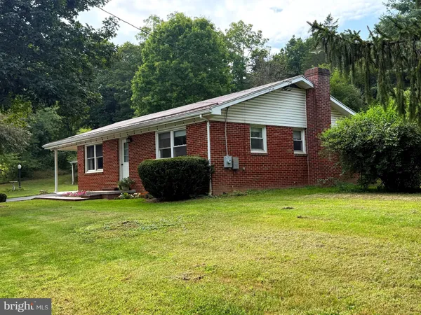 $224,000 | 7 Circle Drive, Petersburg, WV 26847