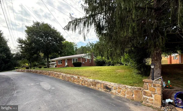 $224,000 | 7 Circle Drive, Petersburg, WV 26847