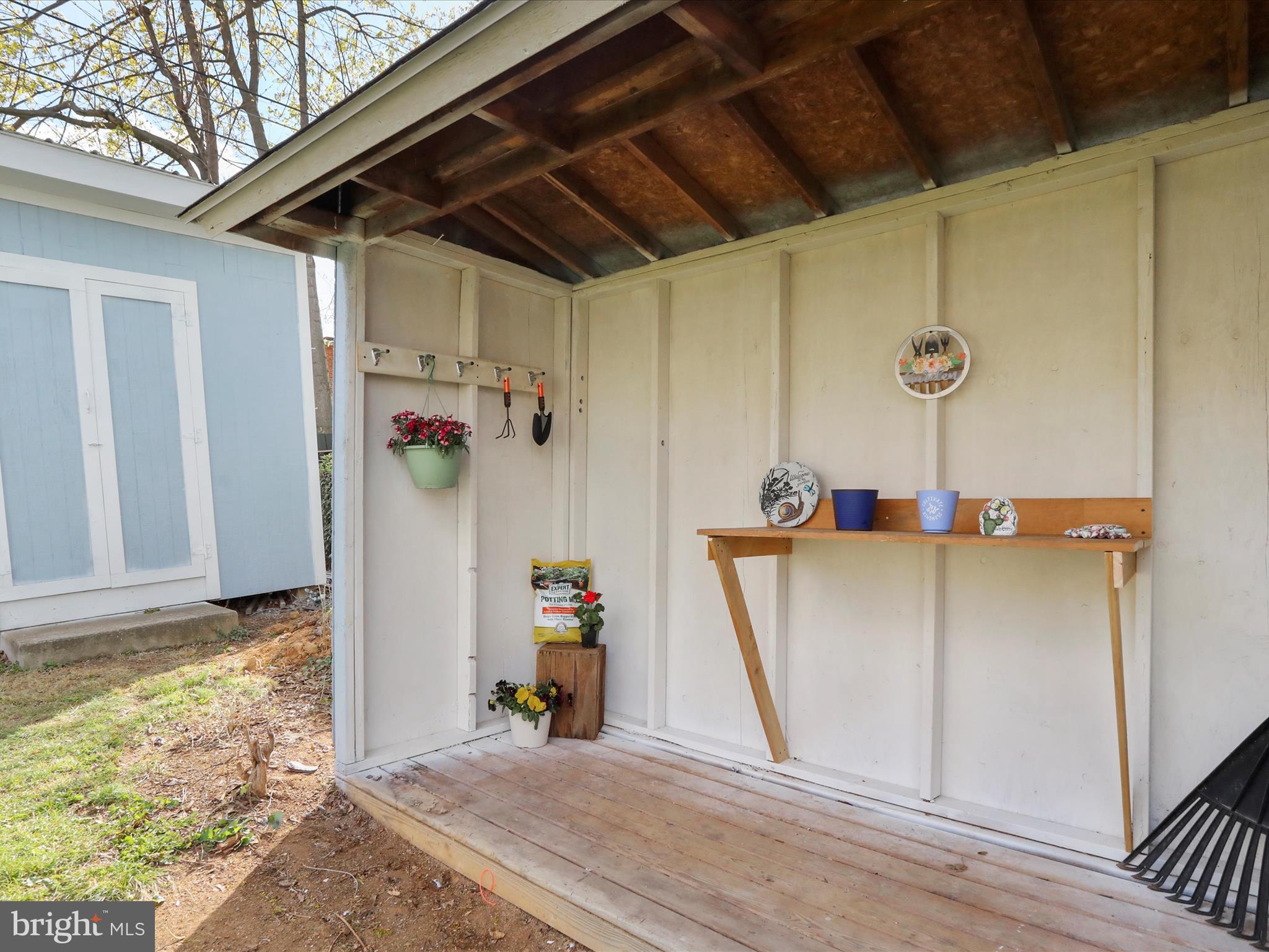1045 Columbia Road Hagerstown, MD 21742 - Photo 39 of 47 Potting Shed