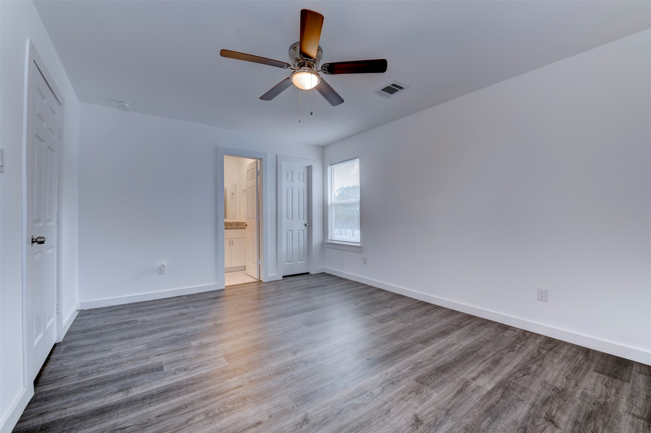 6309 Sandra Street, Unit B/2 Houston, TX 77028 - Photo 20 of 23 an empty room with wooden floor fan and windows