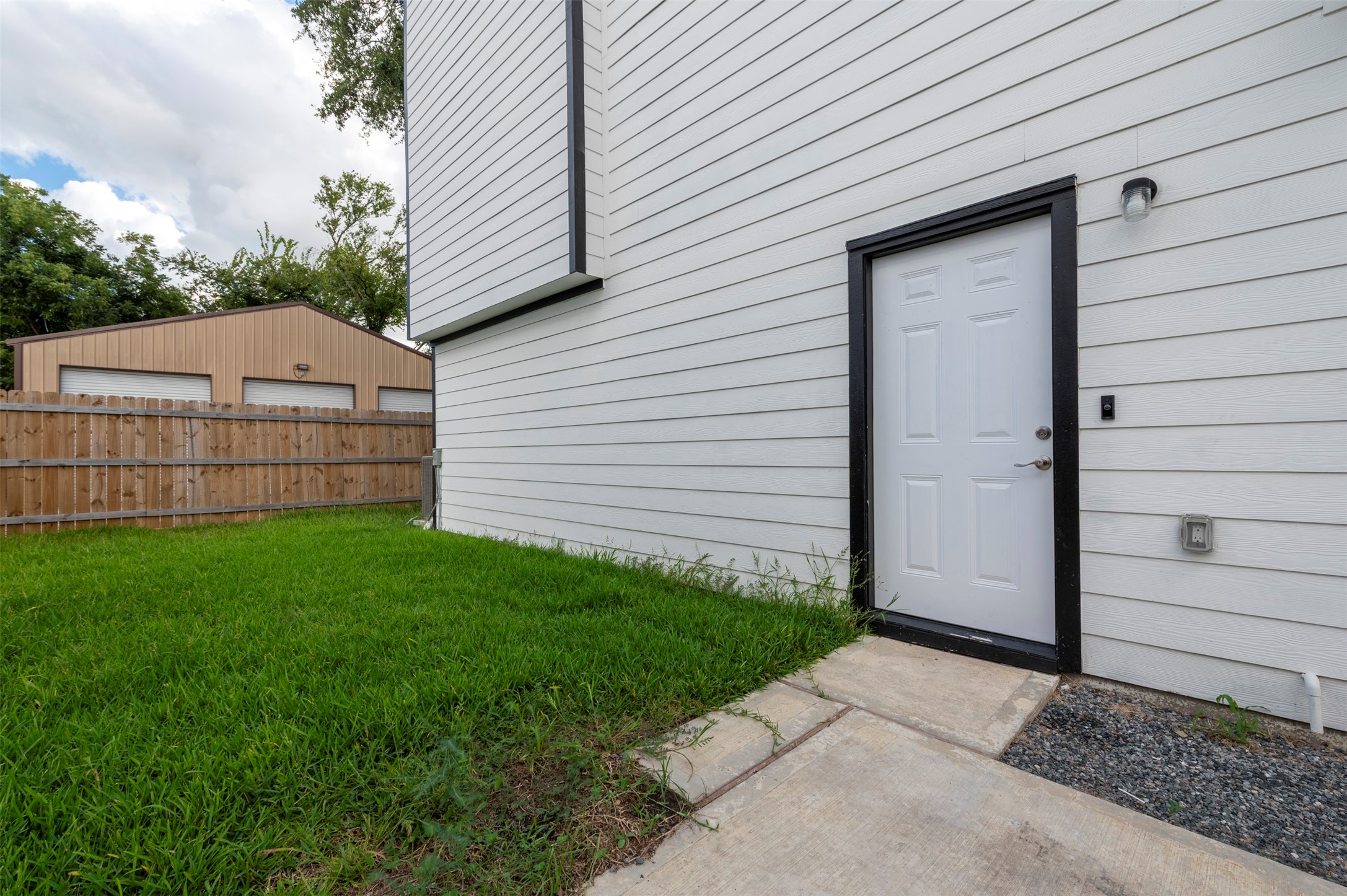 6309 Sandra Street, Unit B/2 Houston, TX 77028 - Photo 3 of 23 a view of backyard of the house