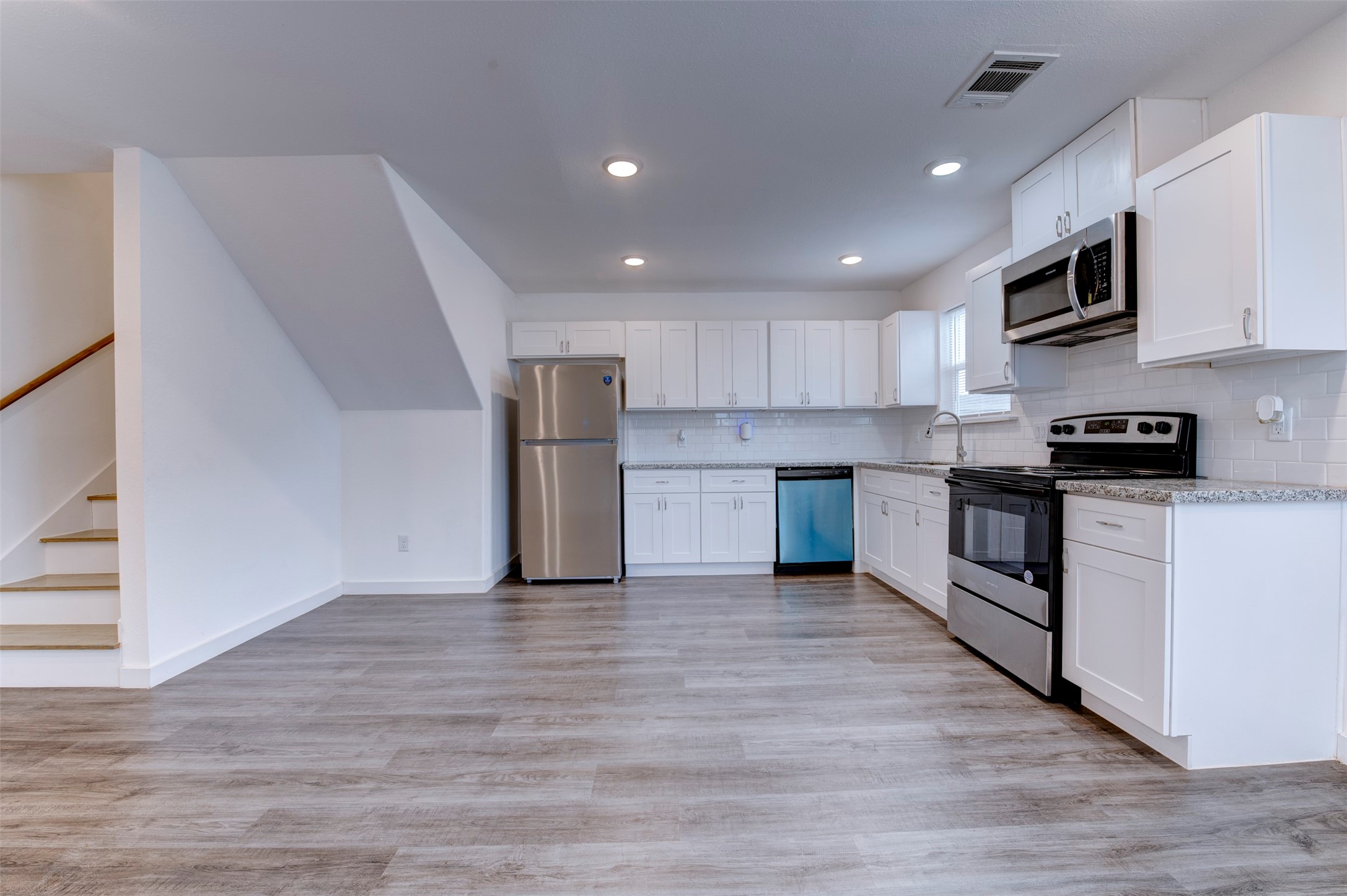6309 Sandra Street, Unit B/2 Houston, TX 77028 - Photo 6 of 23 a view of kitchen with microwave and cabinets